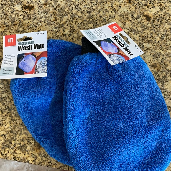 Set of 2 Microfiber Wash Mitts - Picture 4 of 4